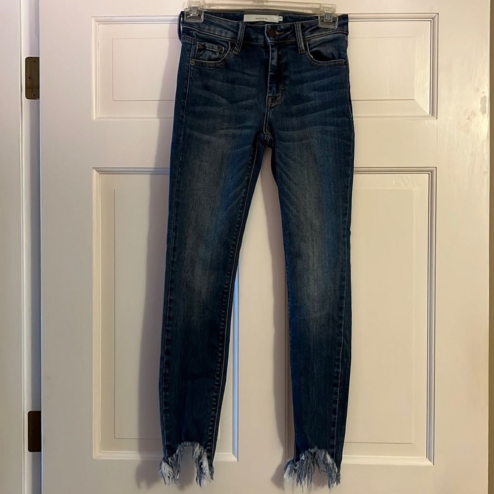 Hidden size 24 stretchy skinny jeans with frayed him.